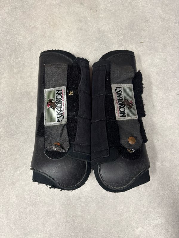 Eskadron beschermers achter zwart full Eskadron beschermers achter zwart full