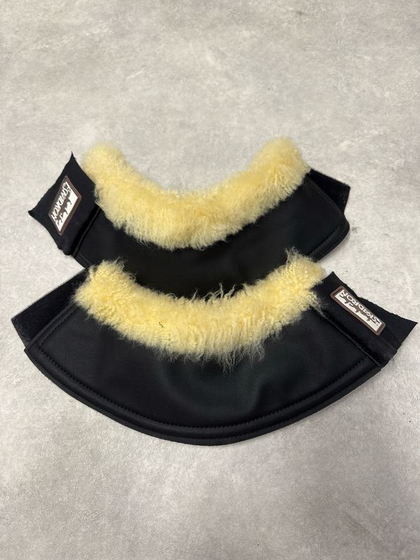 Eskadron springschoenen zwart naturel bont medium Eskadron springschoenen zwart naturel bont medium