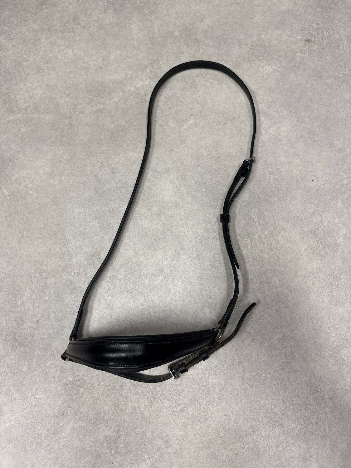 Lage neusriem zwart full