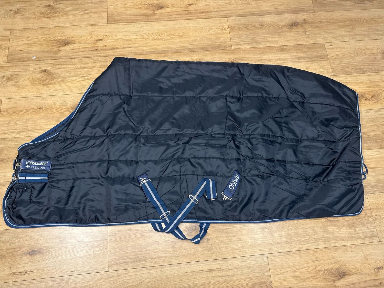 Amigo insulator 320g blauw staldeken 195