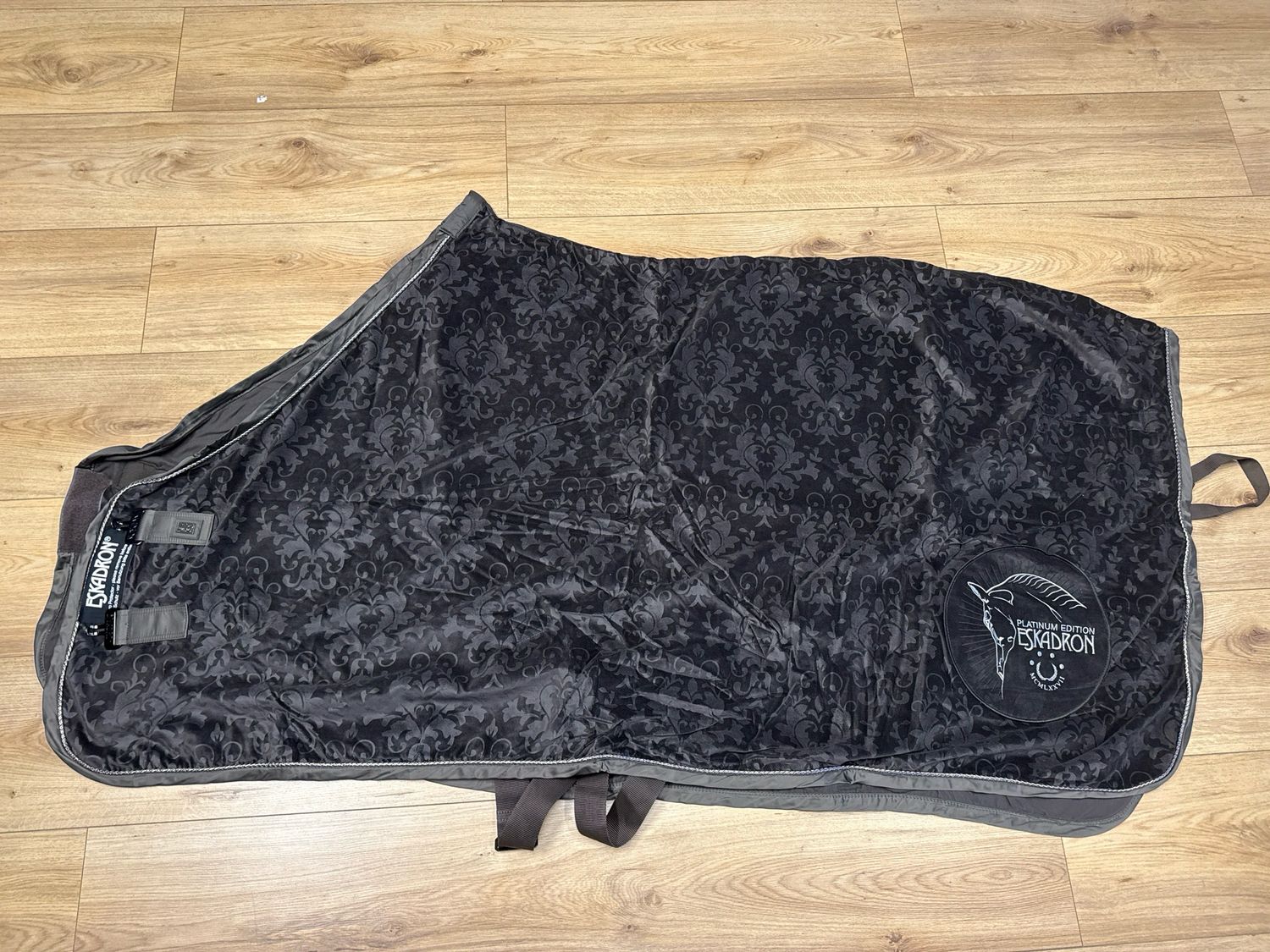 Eskadron Platinum deken bruin print 185