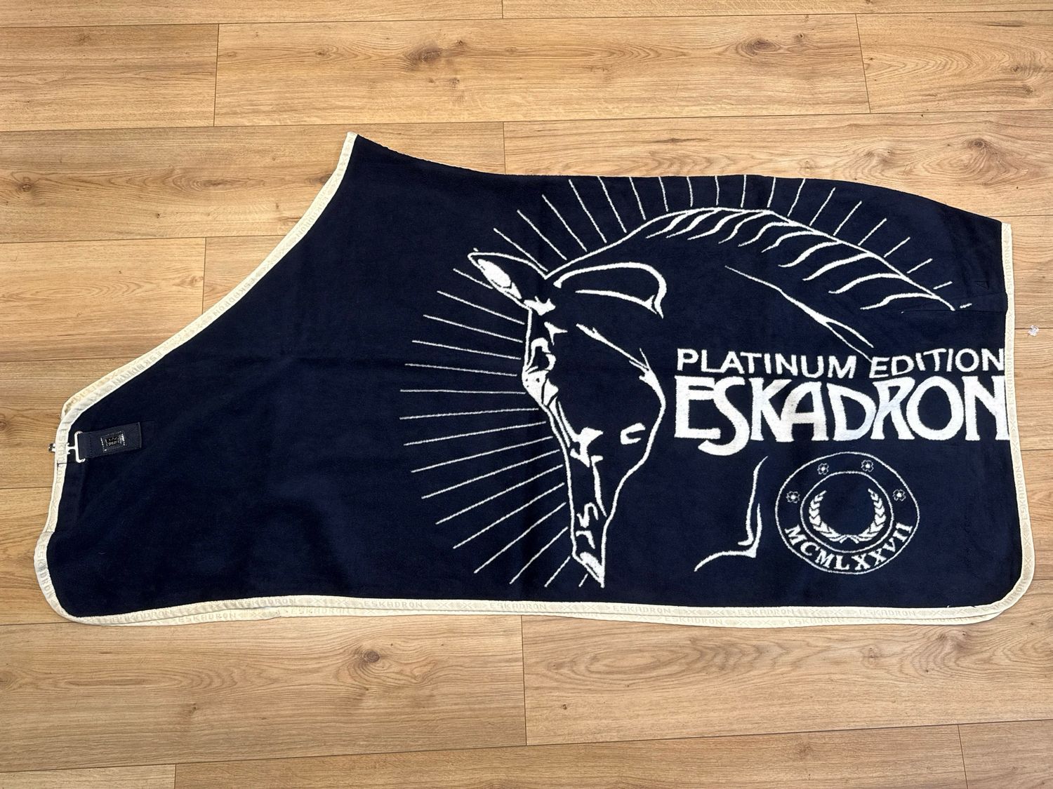 Eskadron platinum zweetdeken blauw 185