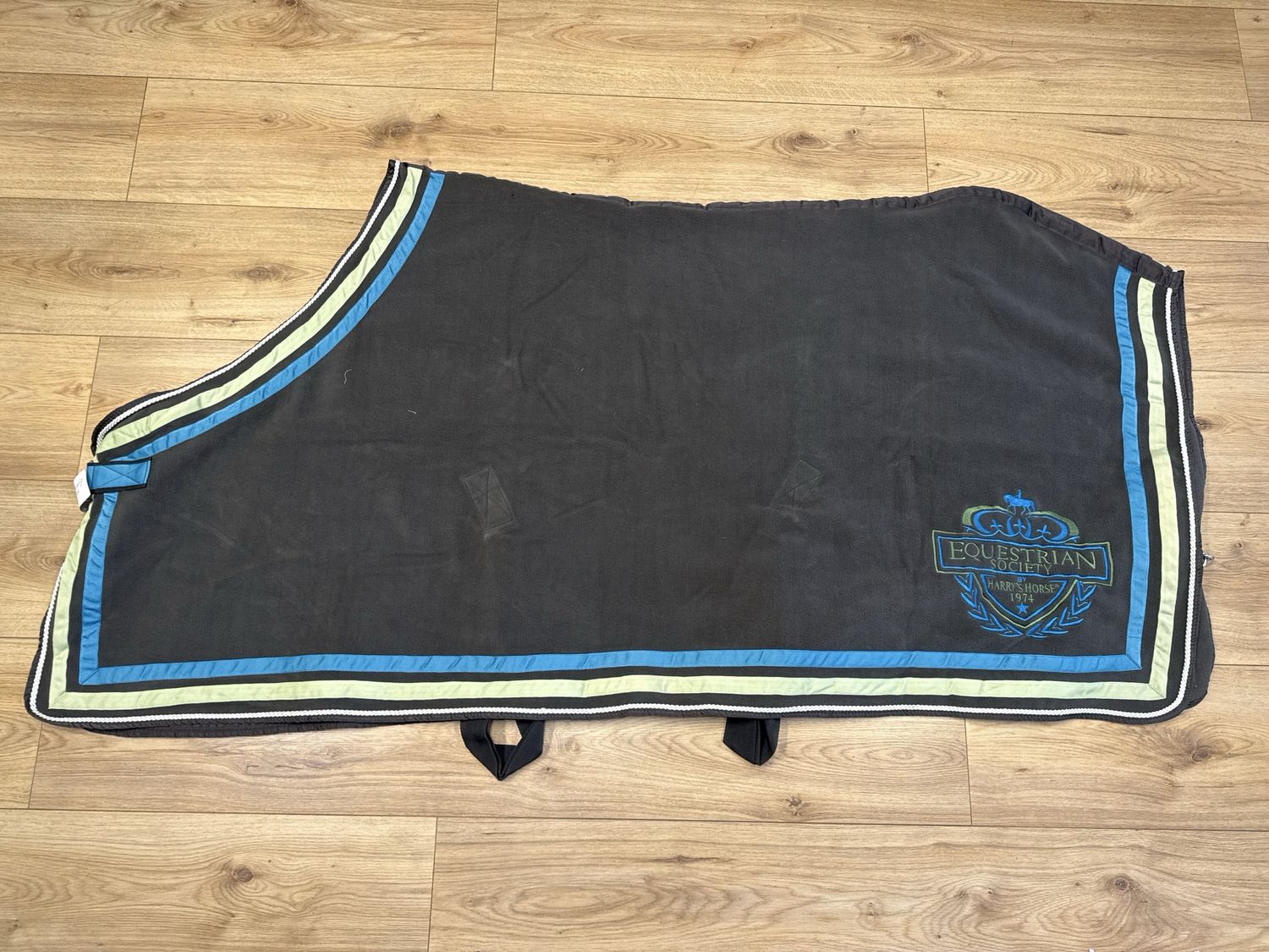 Harry’s horse equestrian society deken bruin 205