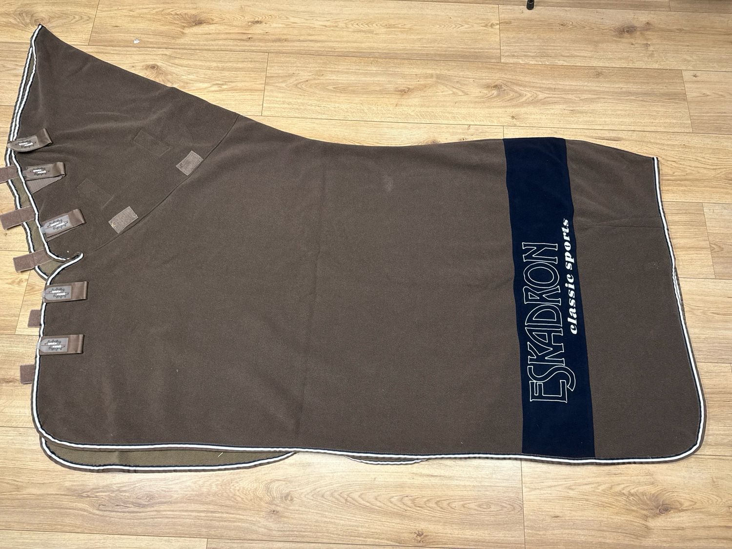 Eskadron zweetdeken met hals bruin 185