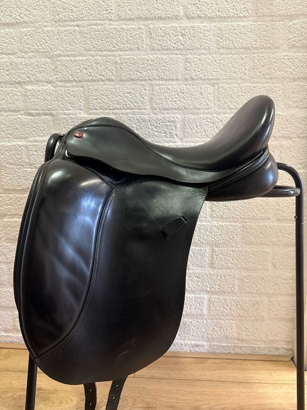 Tribal classic dressuurzadel zwart 17 inch XW