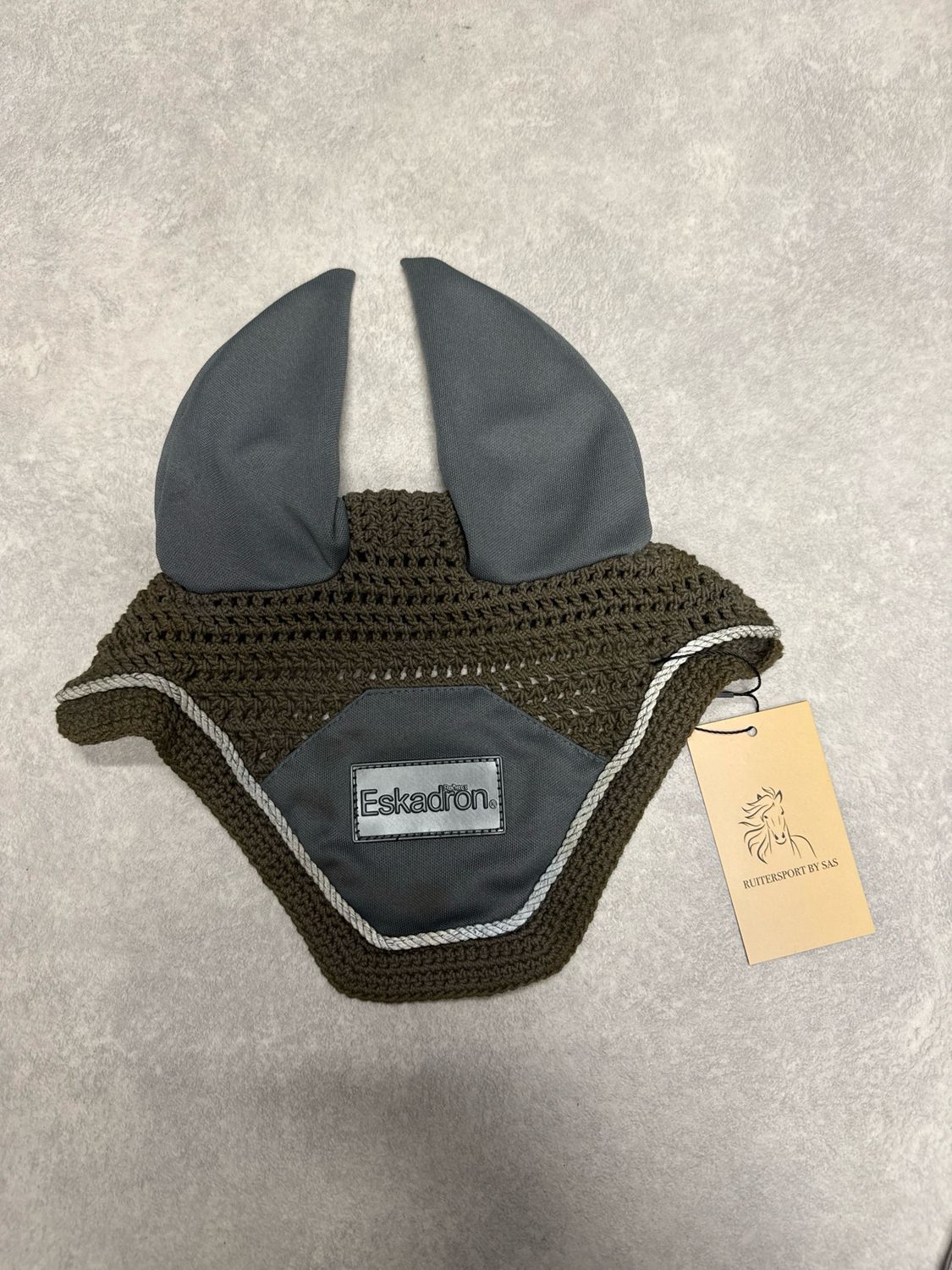 Eskadron oornetje groen grijs pony