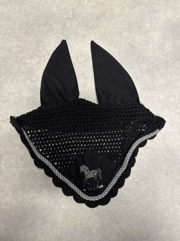 BR oornetje zwart pony