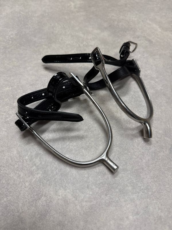 Sporen met lak bandjes