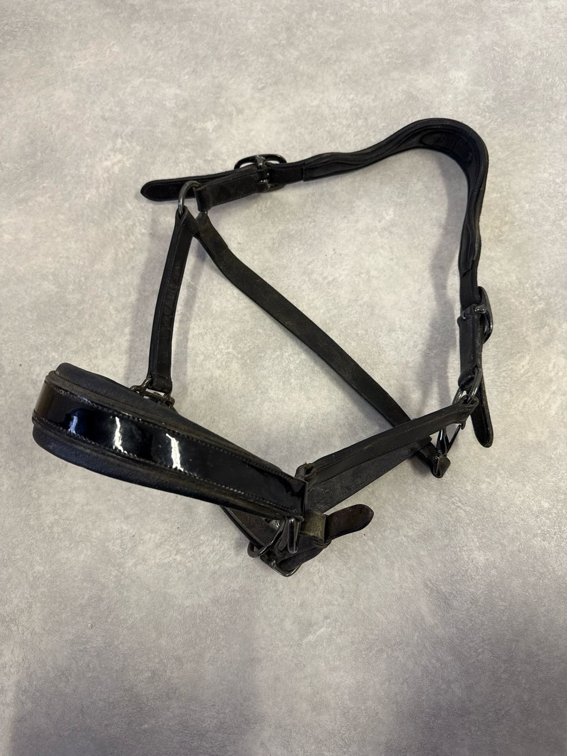 Leren halster anatomisch lak neusriem full