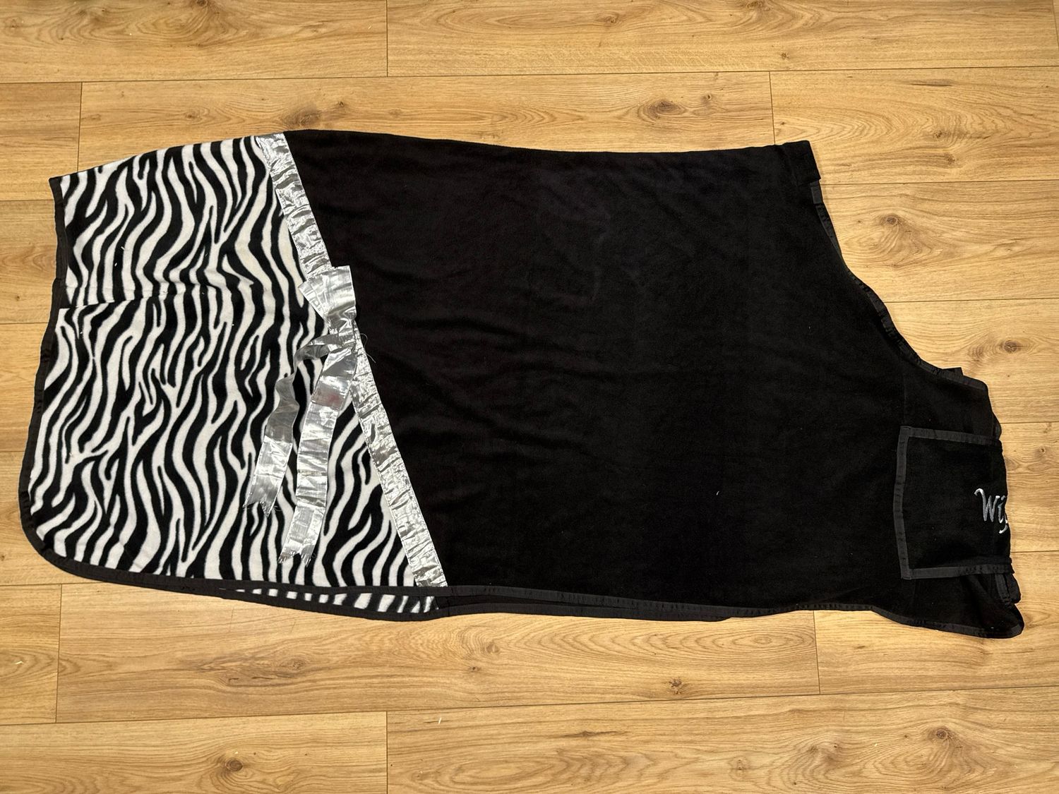 Wipiti fleecedeken zwart zebra 175