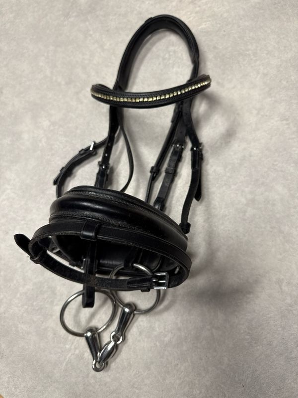 Schockemohle hoofdstel met dubbelgebroken watertrens zwart pony Schockemohle hoofdstel met dubbelgebroken watertrens zwart pony