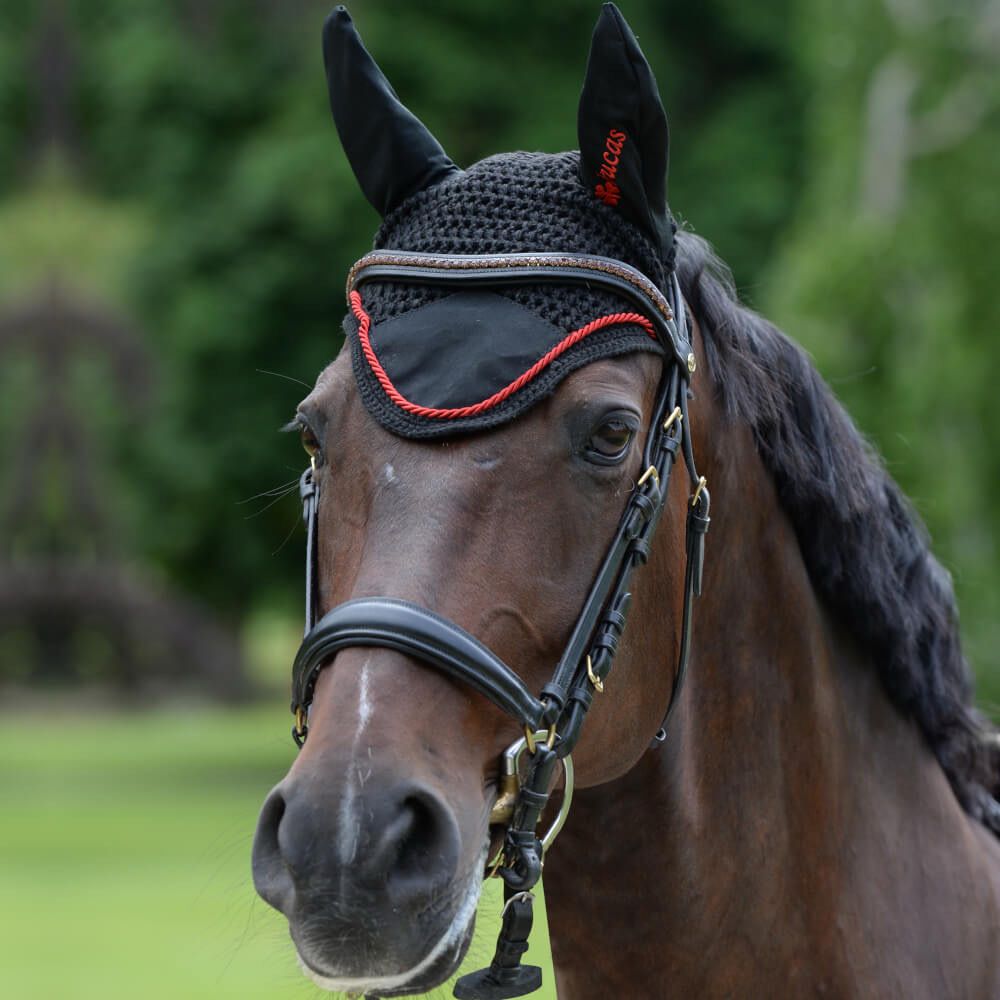 Bucas oornetje zwart met rode bies