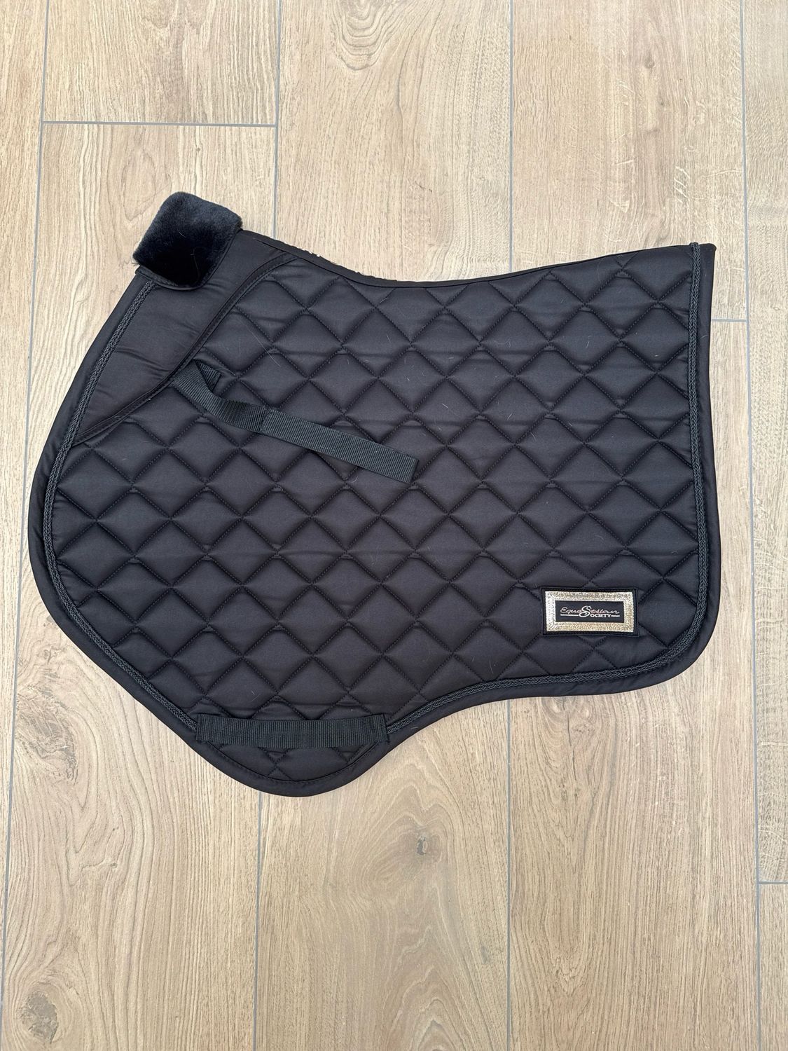 Harry’s horse dekje badge zwart full spring
