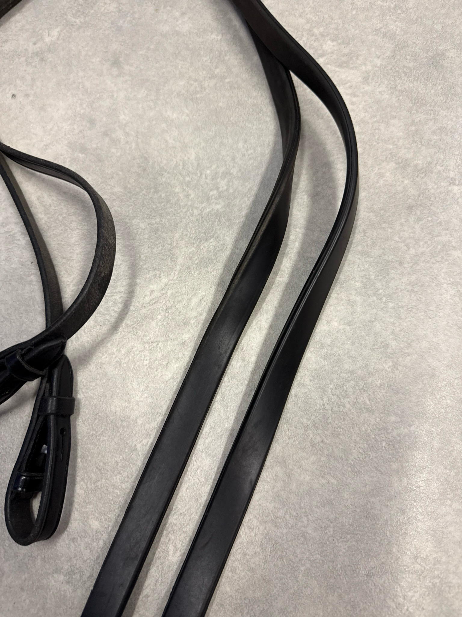 Teugels zwart rubber full