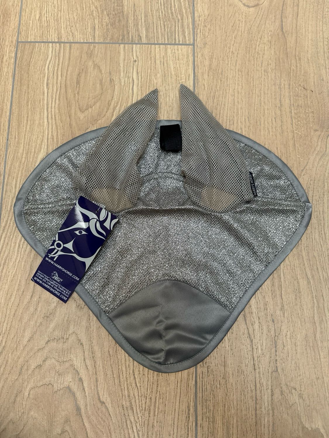 Harry’s horse oornetje Silverstone grijs zilver full