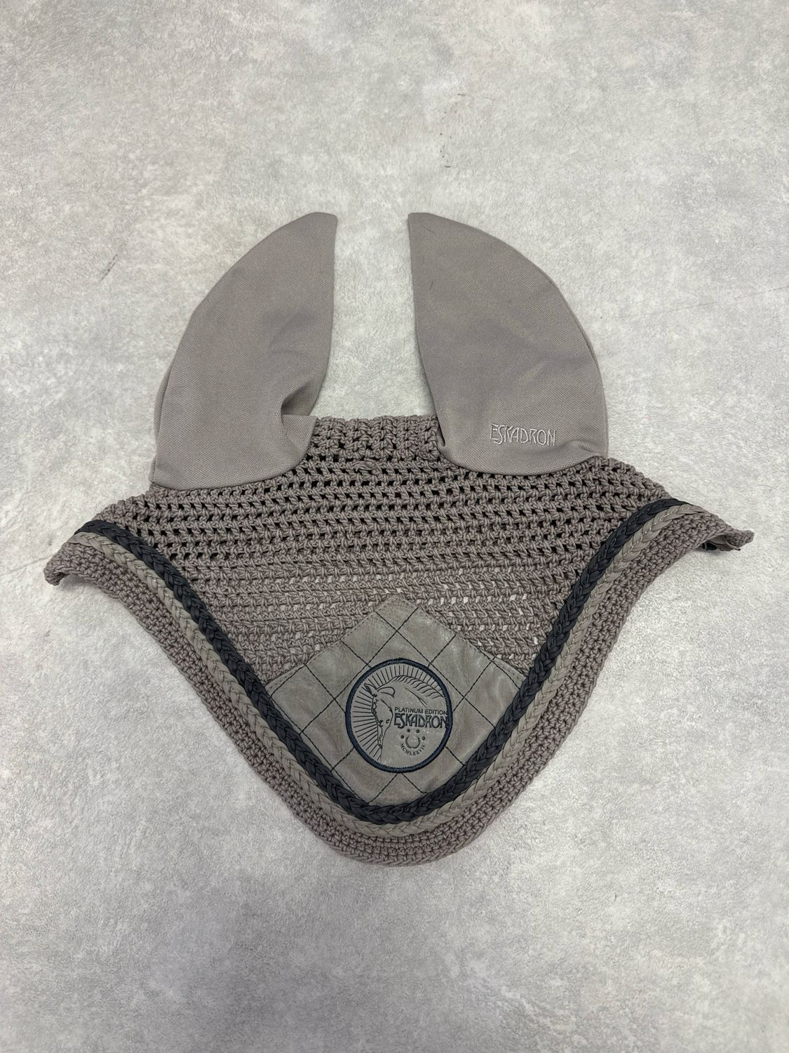 Eskadron platinum oornetje taupe full