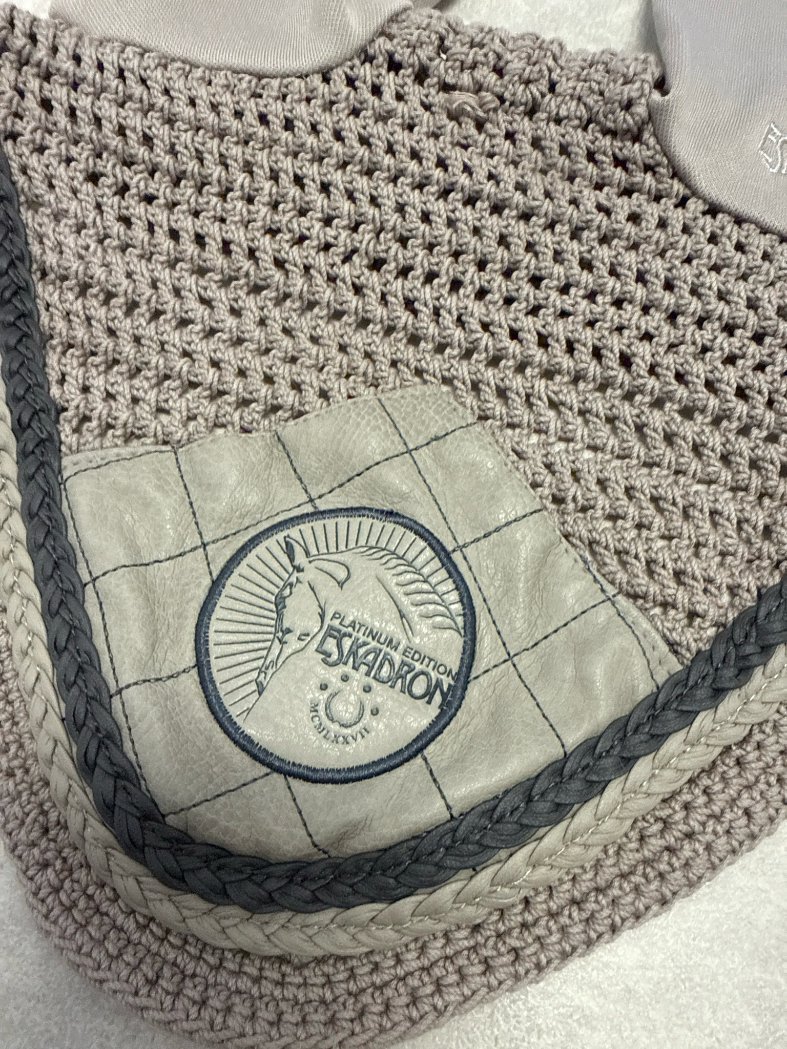 Eskadron platinum oornetje taupe full