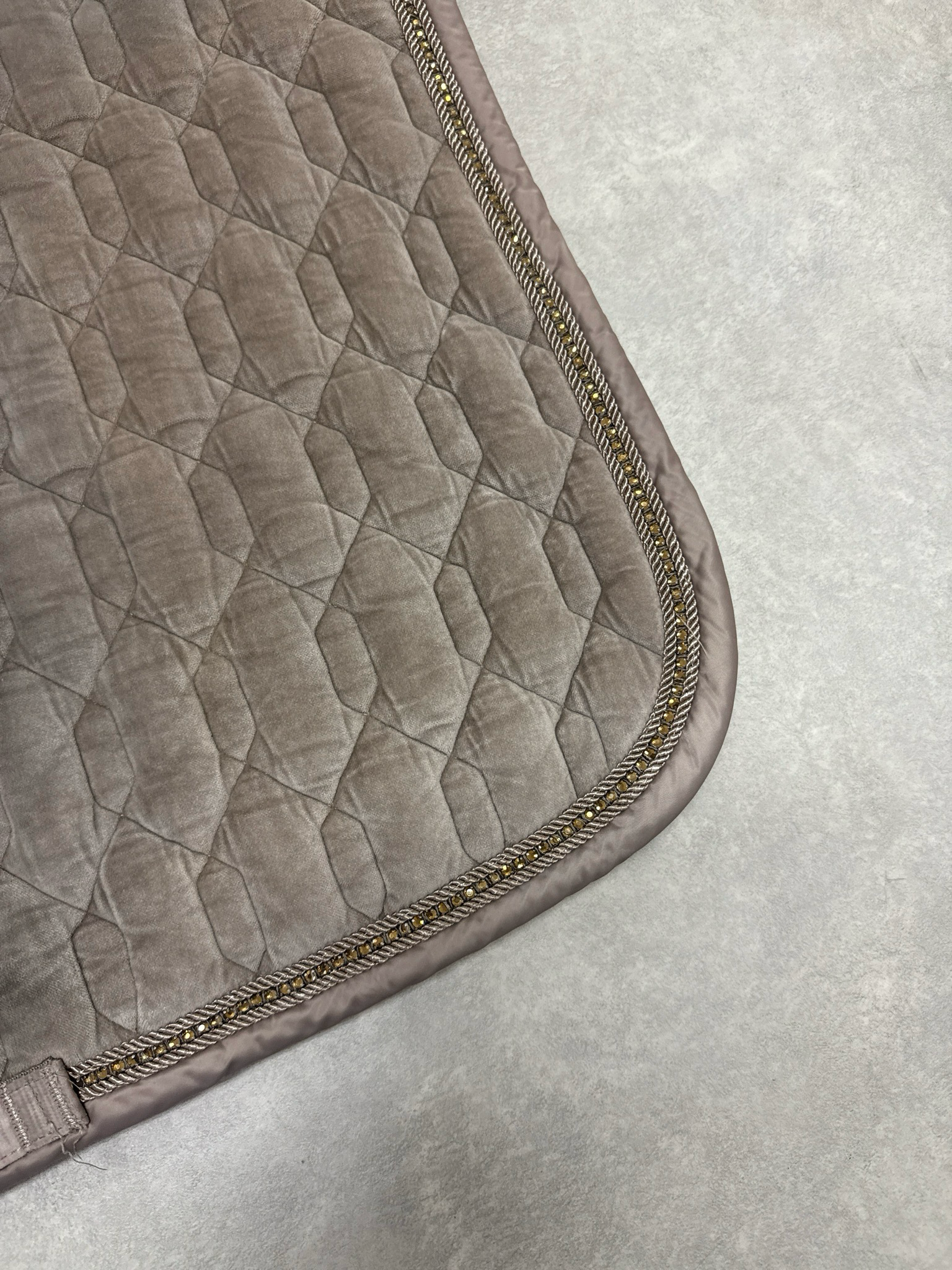 Eskadron dekje velvet taupe beige full dressuur