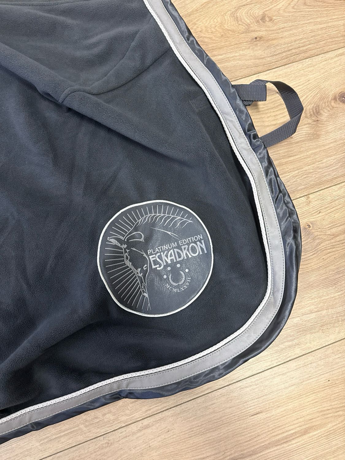 Eskadron Platinum uitrijdeken