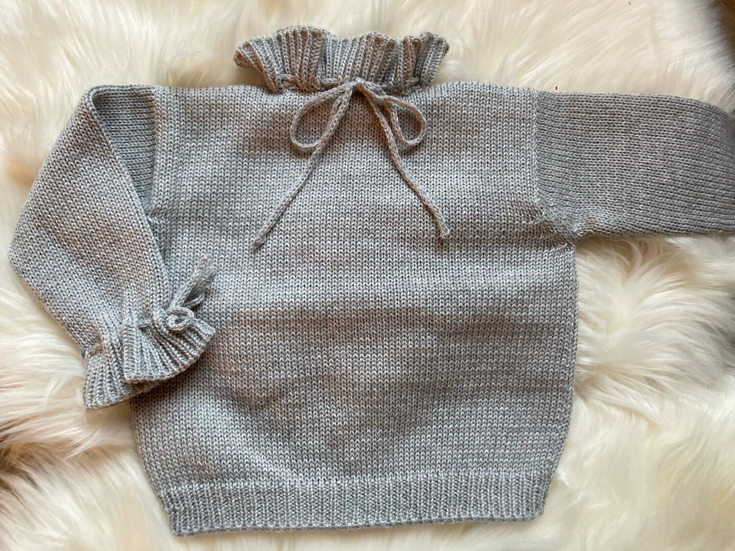 Knitted sweater grey