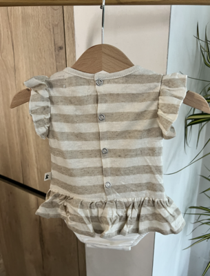 Romperkleedje Juliette Petit Indi - wit/beige gestreept