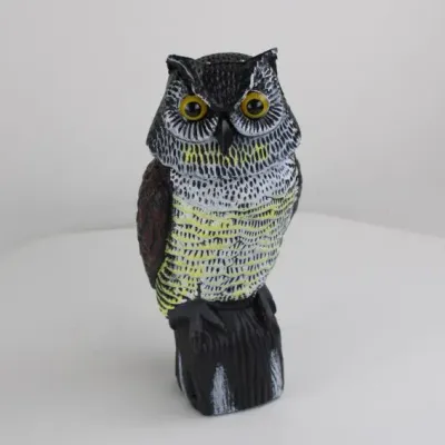 Kunst uil met roterende kop - Vogelverschrikker