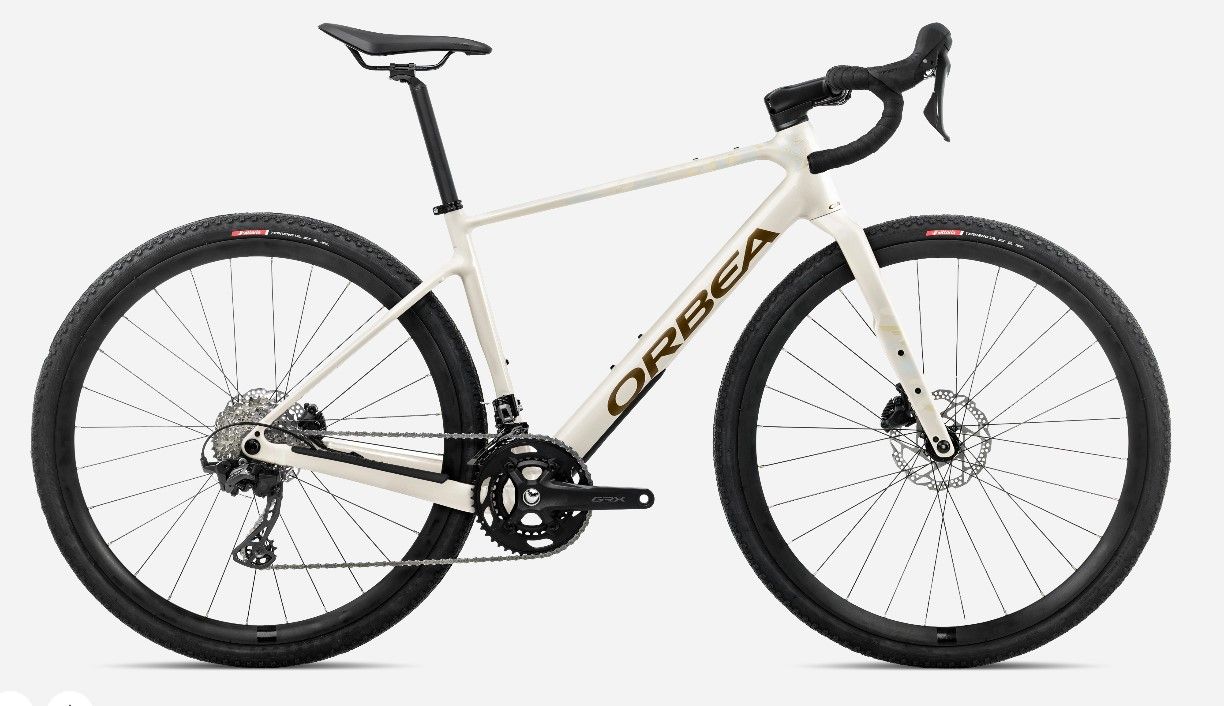 Terra H30 1x, Maat: S, Colours: Ivory White - Metallic Olive Green (Gloss)