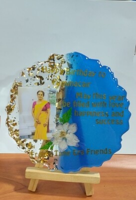 SM&#39;s Resin Frame with Stand