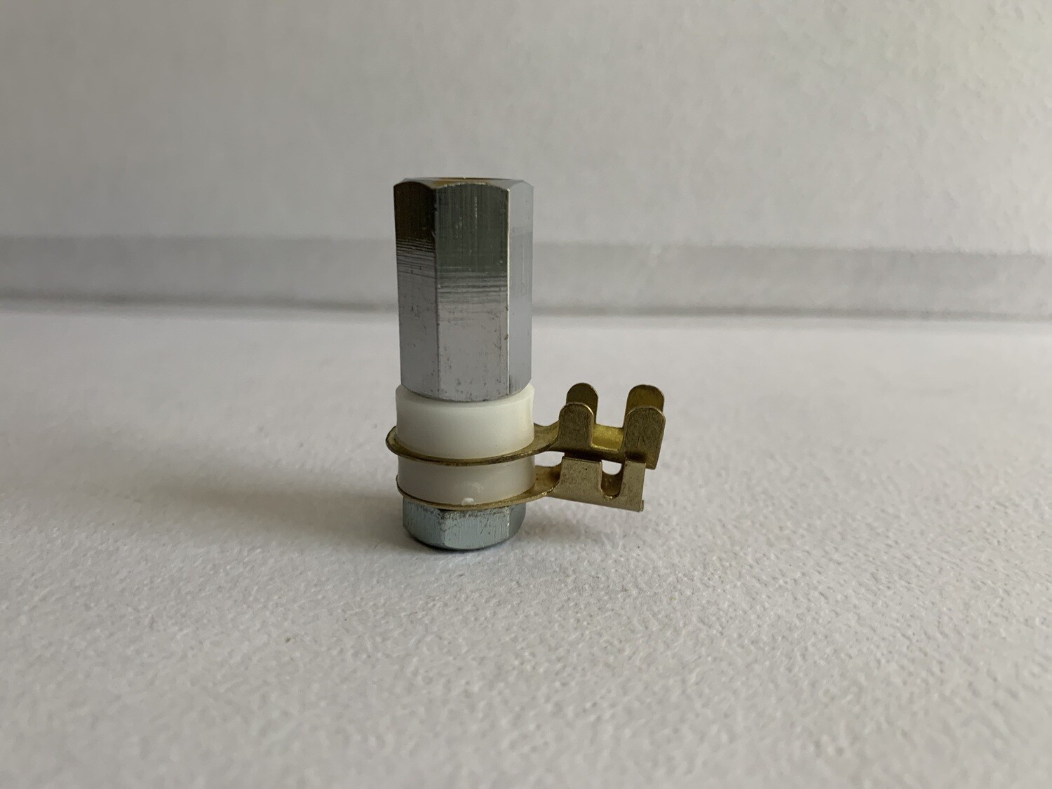 TORNILLO CON ZAPATAS