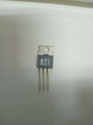 Transistor RT1 (IRF520)