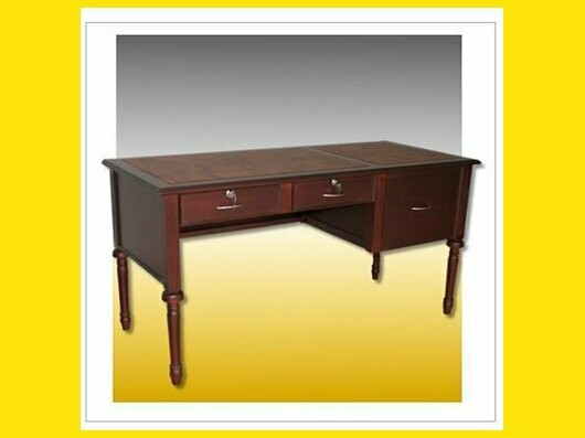 Escritorio Ejecutivo Clásico Estilo Inglés en Madera de Nogal – 150 cm Escritorio Ejecutivo Clásico Estilo Inglés en Madera de Nogal – 150 cm