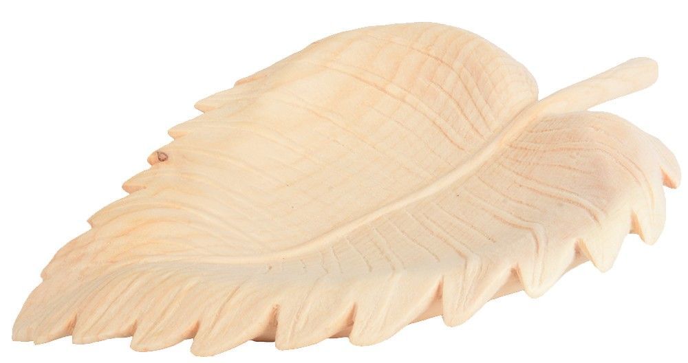 Leaf bowl made of pine wood