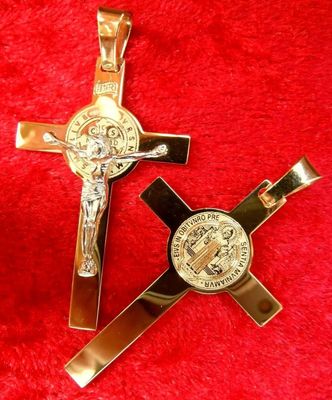 Croix de Saint Benoît en or 14 carats 585 Croix de Saint Benoît en or 14 carats 585