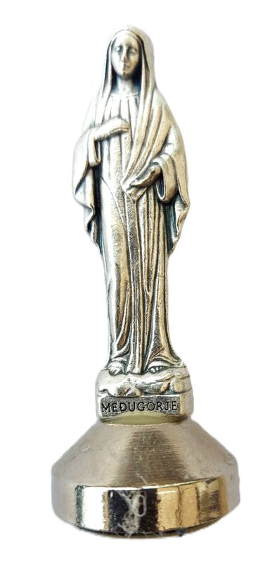 Marie Reine de la Paix de Medjugorje, figurine avec aimant Marie Reine de la Paix de Medjugorje, figurine avec aimant
