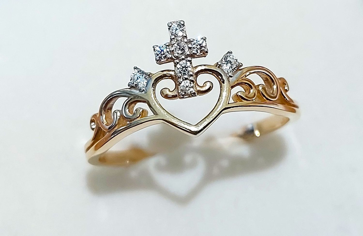 Ring 14 Karat Gold mit Herz und Kreuz