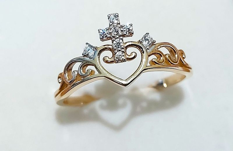 Ring 14 Karat Gold mit Herz und Kreuz Ring 14 Karat Gold mit Herz und Kreuz