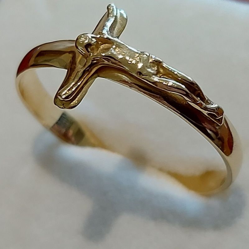 Ring 14 Karat Gold mit Kreuz und Corpus Ring 14 Karat Gold mit Kreuz und Corpus