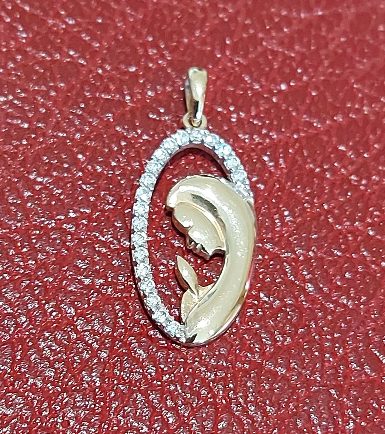 Marienanhänger aus Gold mit Zirkonia Steinchen