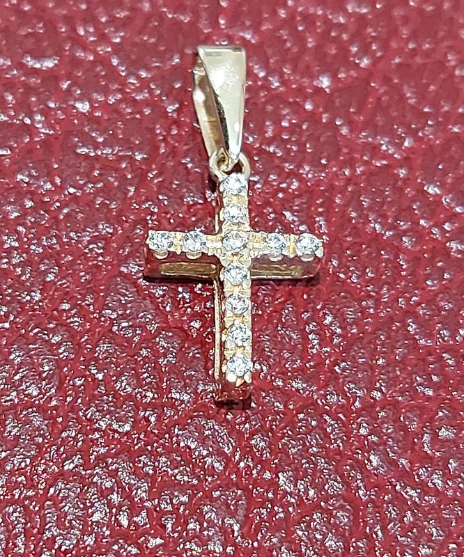 Kreuz Anhänger 14 Karat Gold 585 mit Zirkonia Steinen Kreuz Anhänger 14 Karat Gold 585 mit Zirkonia Steinen