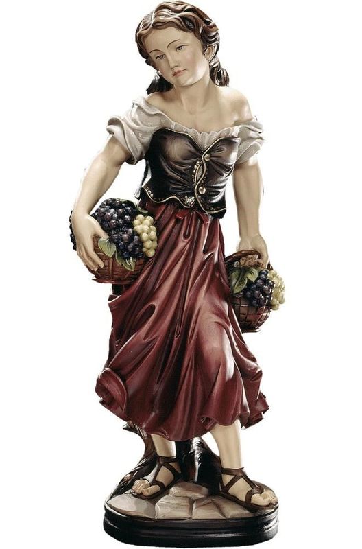 Statue en bois de vigneron avec des raisins