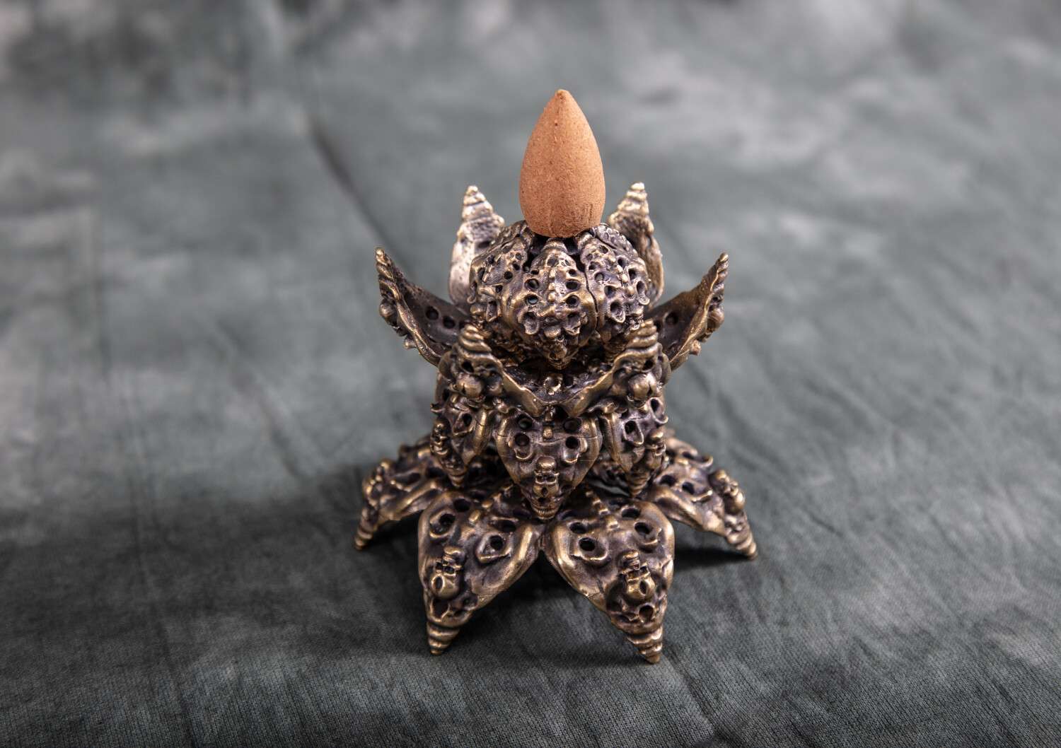 Multi-style yellow bronze lotus incense holder