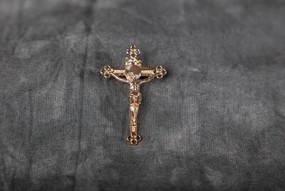 Gold crucifix pin/pendant