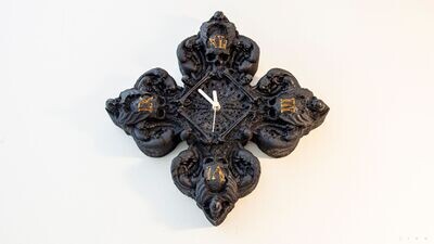 Diamond Skull Clock