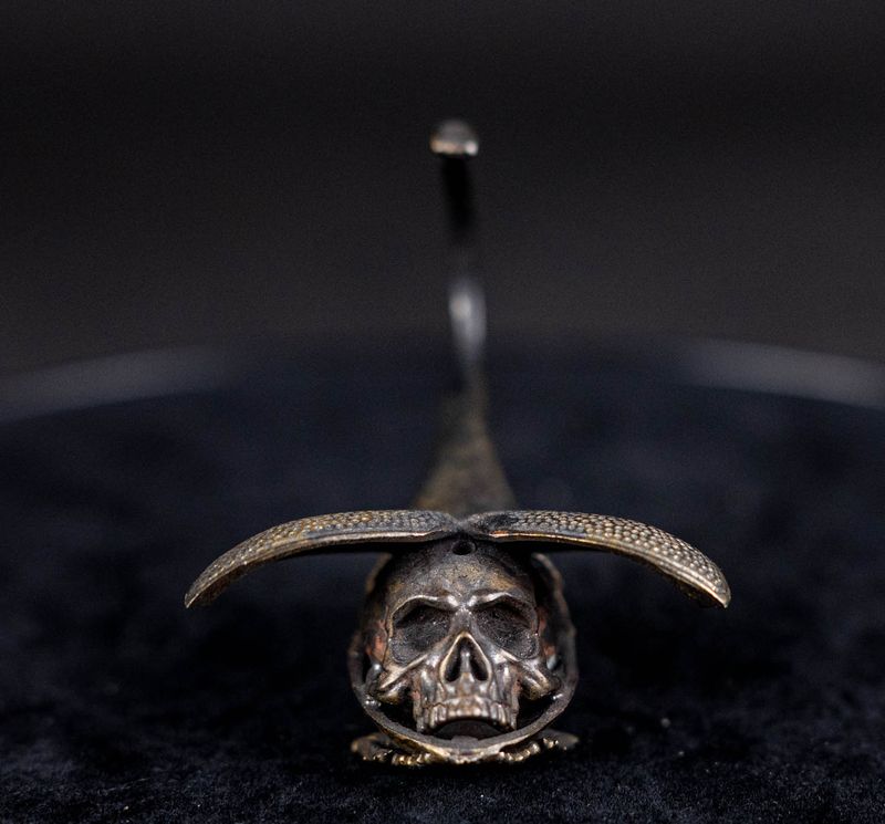 Skullhorn Guardian incense holder