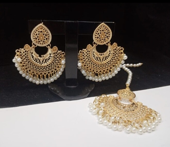 KUNDAN EARRINGS + TIKKA SET