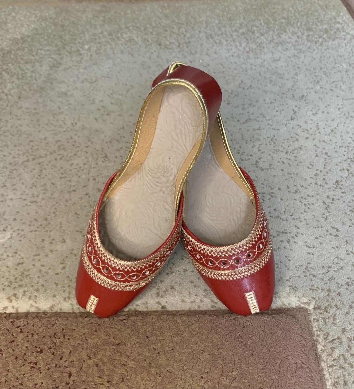 EMBROIDERED PUNJABI JUTTI