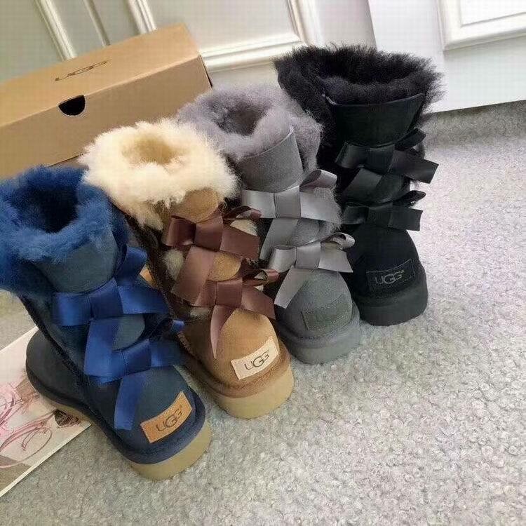 Uggs Bailey Bow Suede II