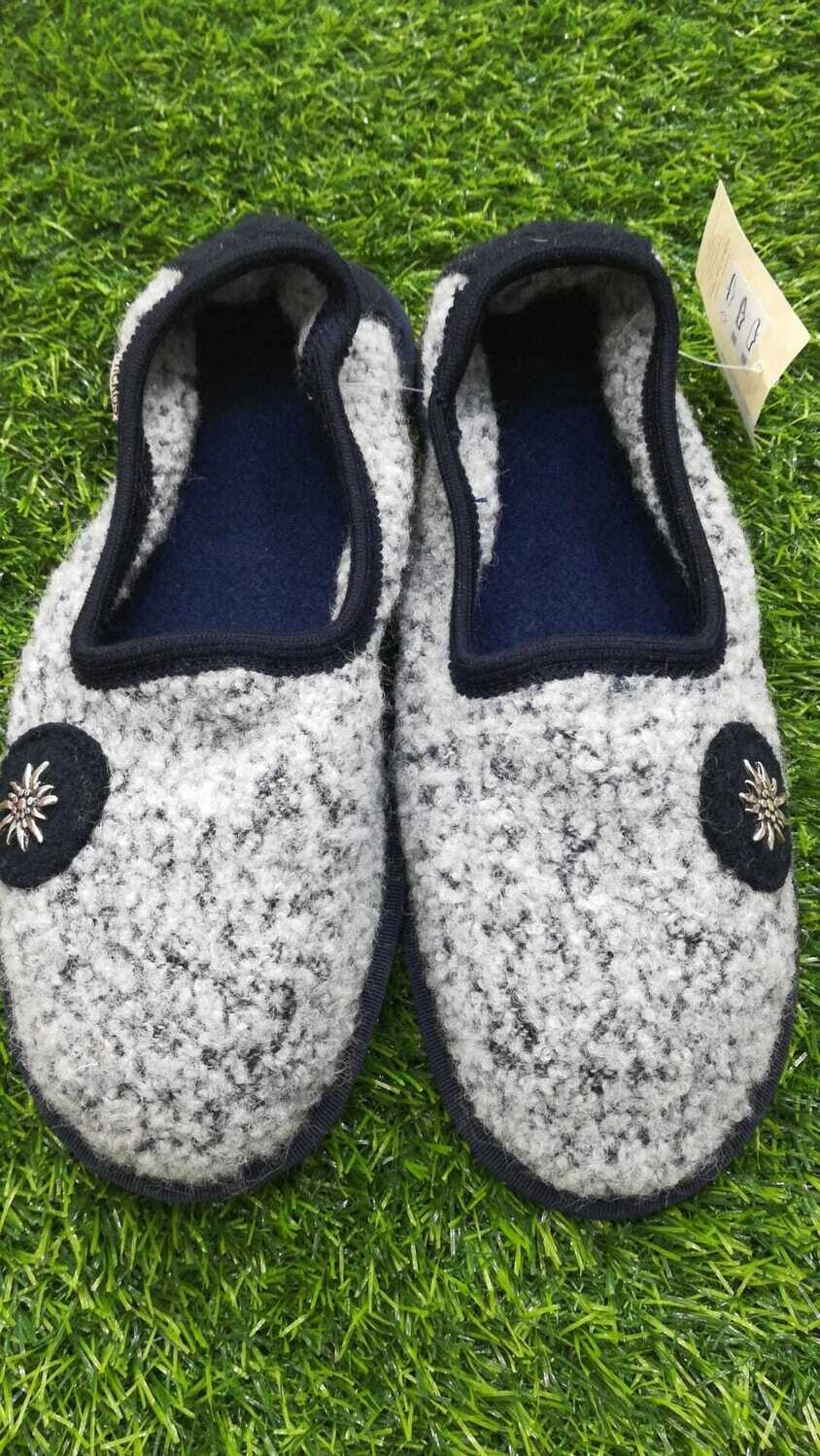 Flauschi 38,42,46 € 44,00