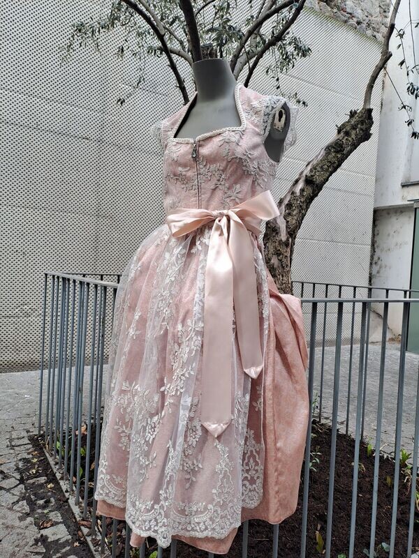 Dirndl Bergrose 38 € 249,00