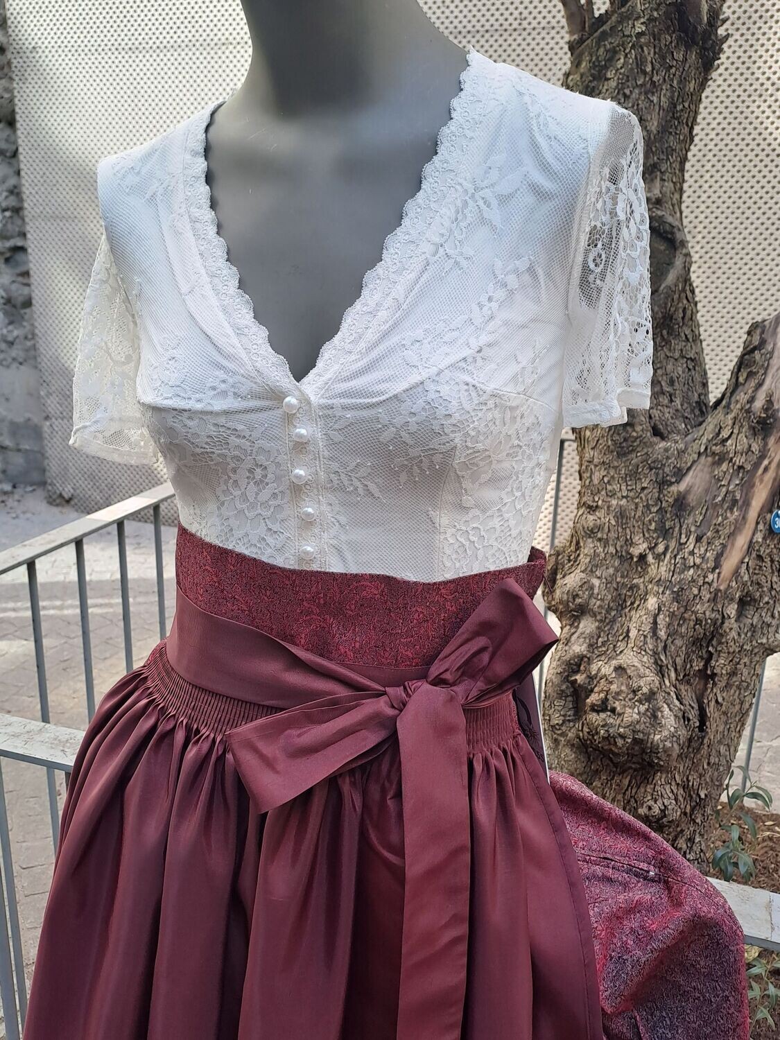 Theresa ,36 €129,00
